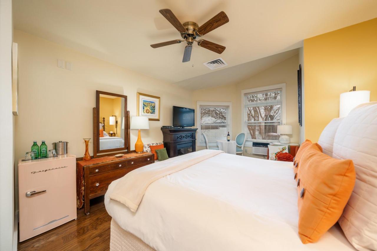 Lookout Point Lakeside Inn Hot Springs Extérieur photo
