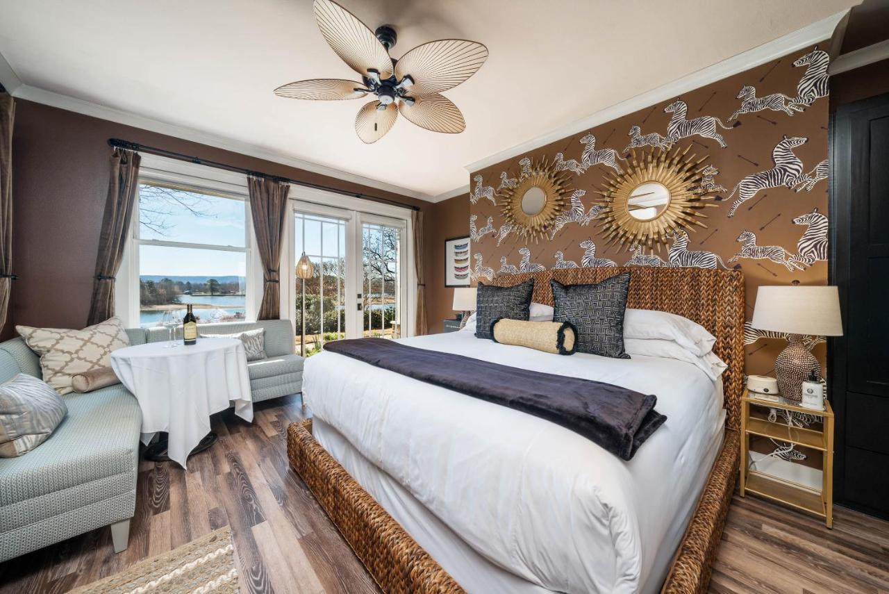 Lookout Point Lakeside Inn Hot Springs Extérieur photo