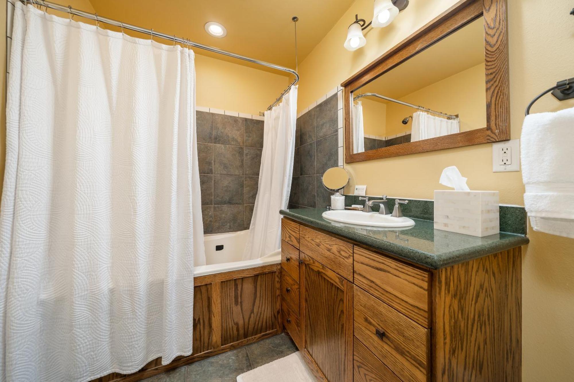 Lookout Point Lakeside Inn Hot Springs Extérieur photo