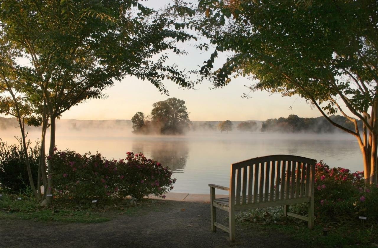 Lookout Point Lakeside Inn Hot Springs Extérieur photo